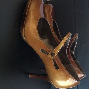 Size 7.5 Stuart Weitzman ladies pump
